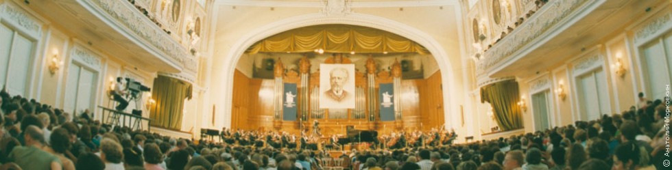 Почему организации, публично использующие в своей деятельности музыкальные произведения должны заключать договор именно с РАО?