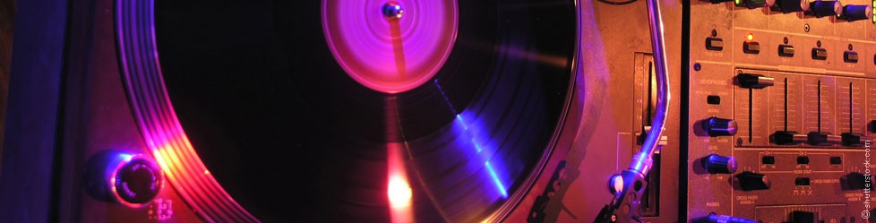 Почему правоохранительные органы при проверке деятельности предприятия изымают оборудование, на котором проигрываются музыкальные произведения?